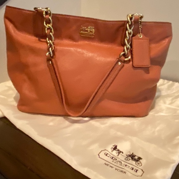 Coach Handbags - 🎉Host Pick 5/13🎊Coach “Madison” Tote